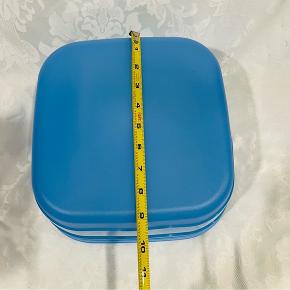 NEW (NIP) Tupperware Impressions Reversible Square Cake Taker with Green Handle - Picture 9 of 13